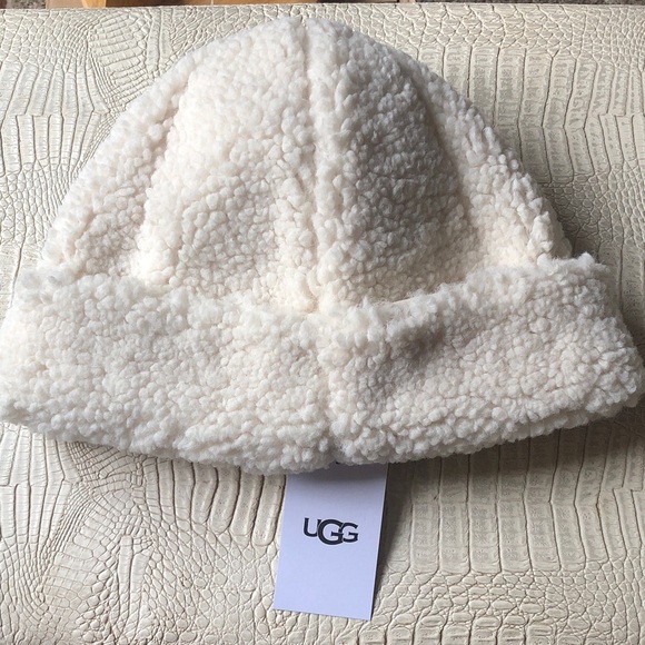 NWT UGG Women's Cream Sherpa Hat - Picture 8 of 8
